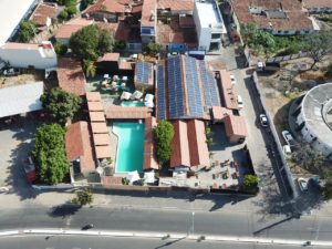 Painéis solares em telhado. Foto: Acervo Teccel.